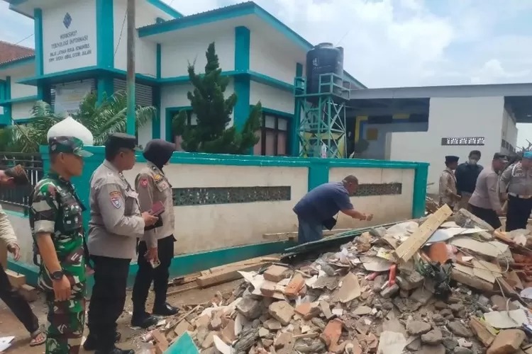 Setelah Al-Khoziny, Giliran Ponpes di Situbondo Atapnya Ambruk, Tewaskan Santriwati